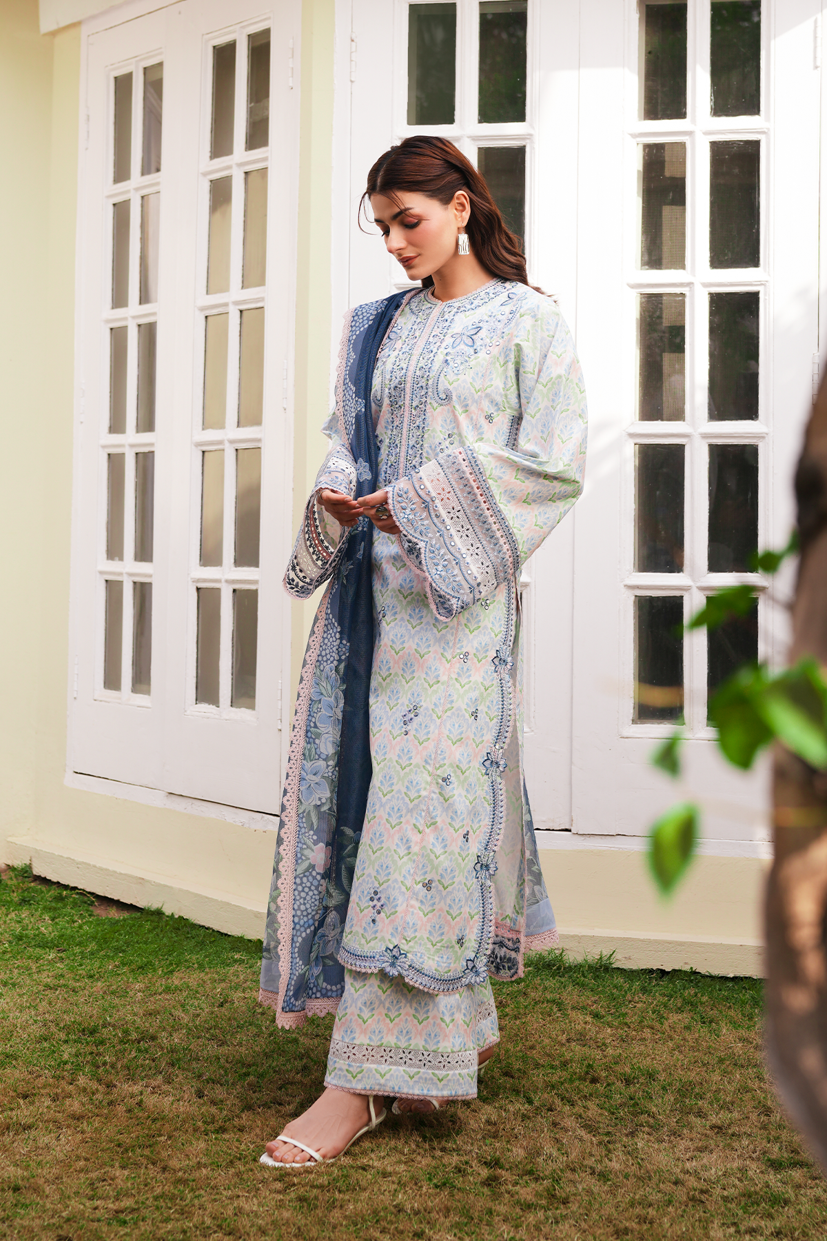 price pakistani lawn suits online shopping