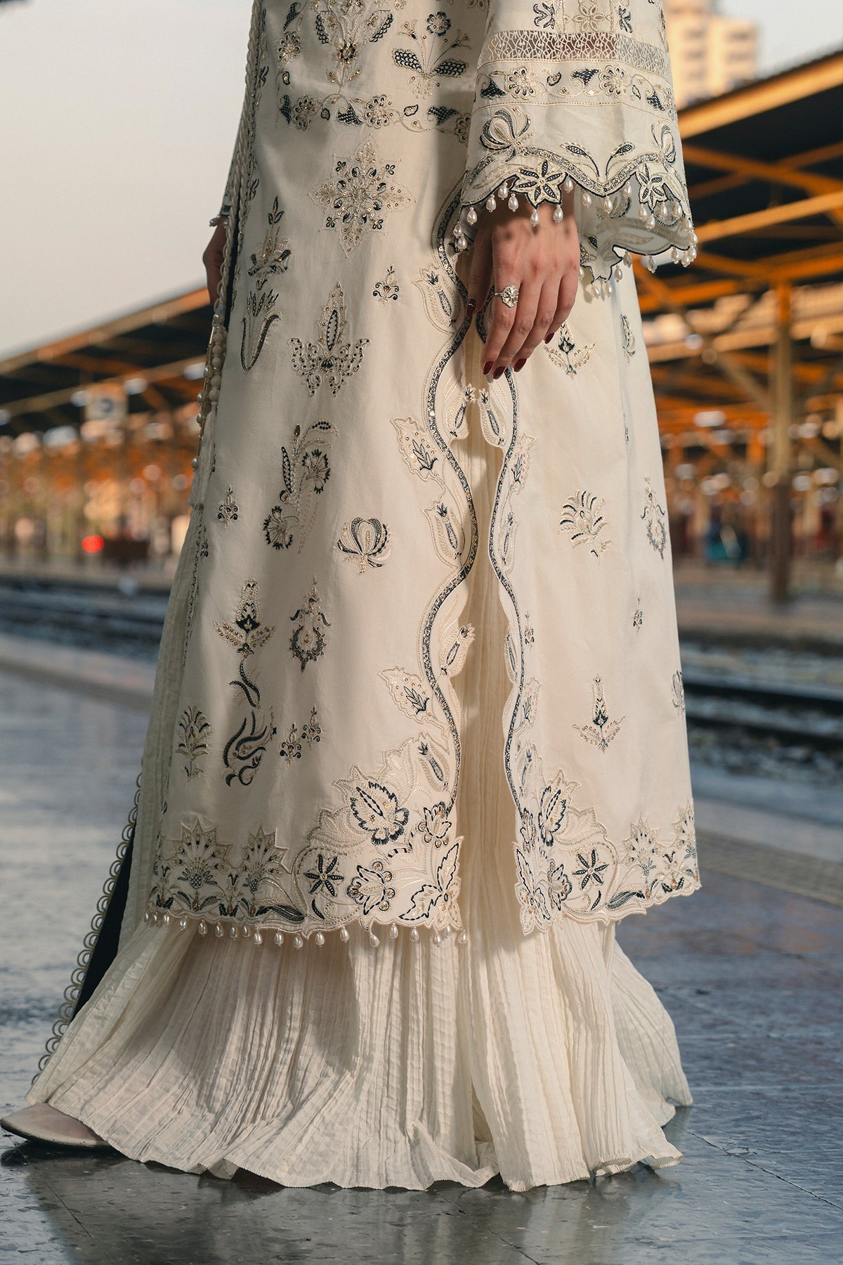 price Pakistani lawn suits online shopping