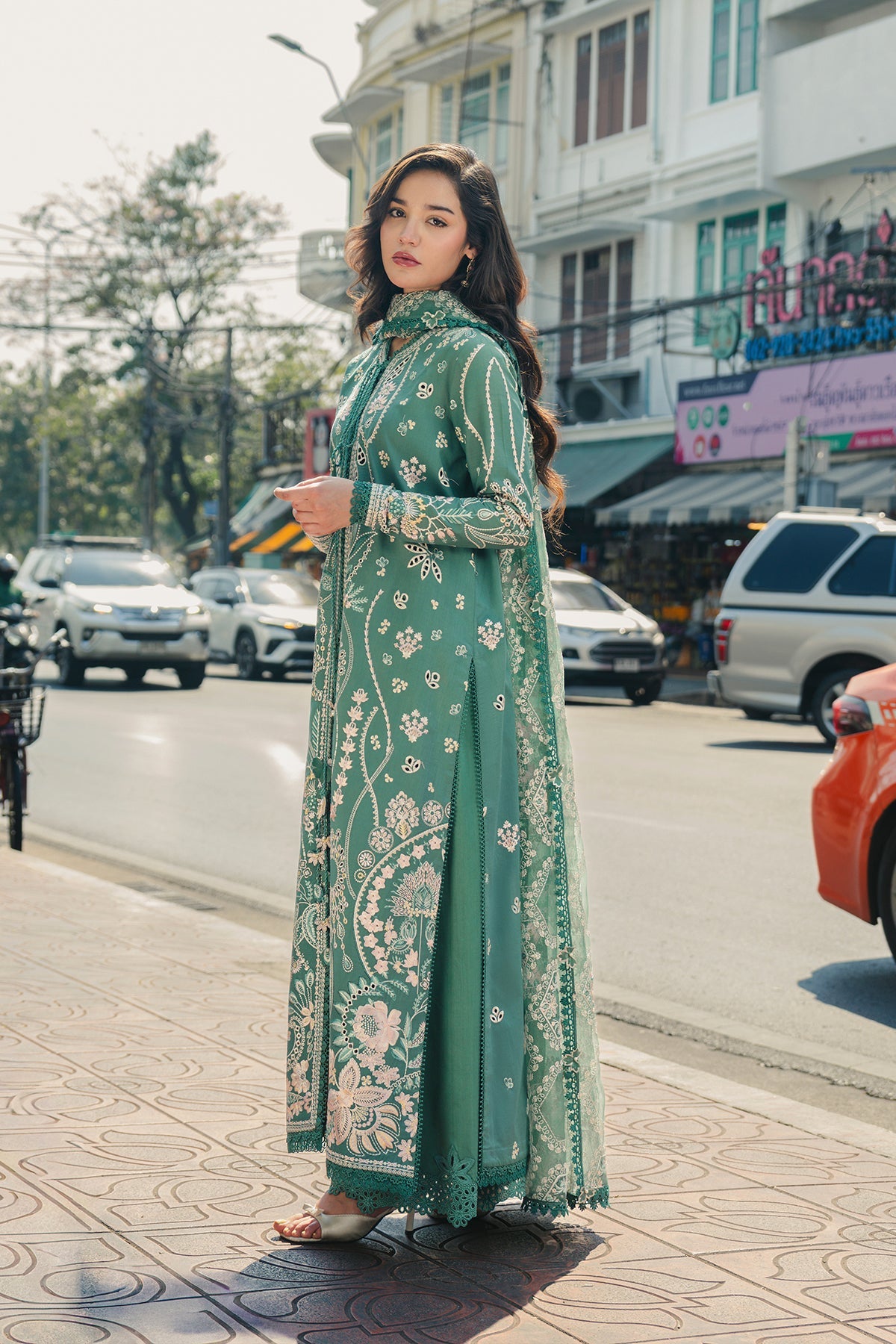 lawn Pakistani suits online