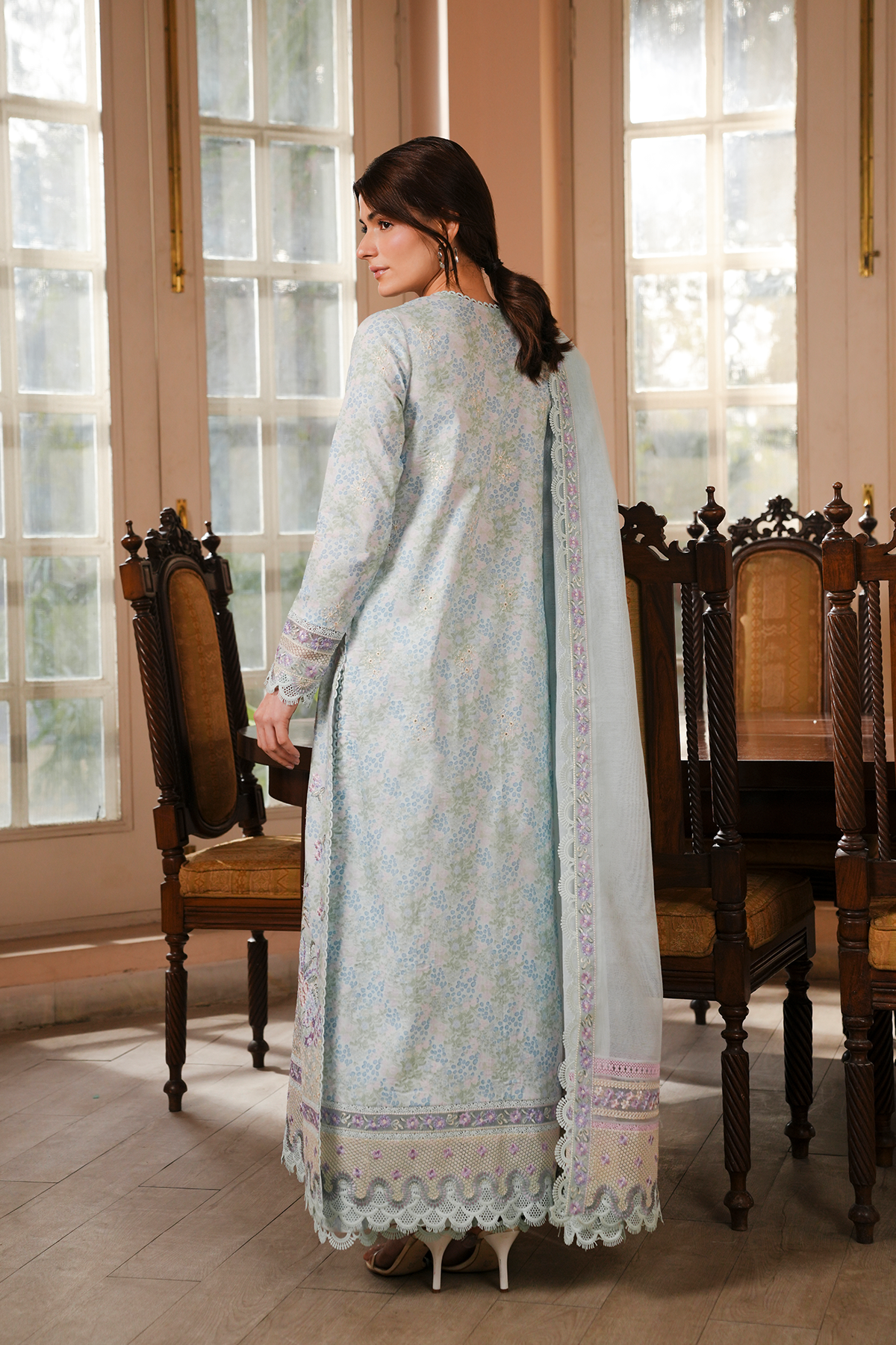 lawn Pakistani suits online