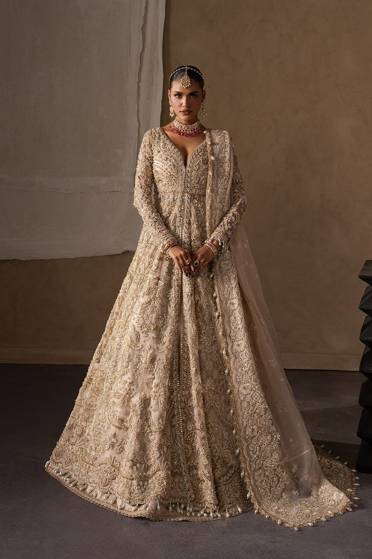 traditional Pakistani wedding dress