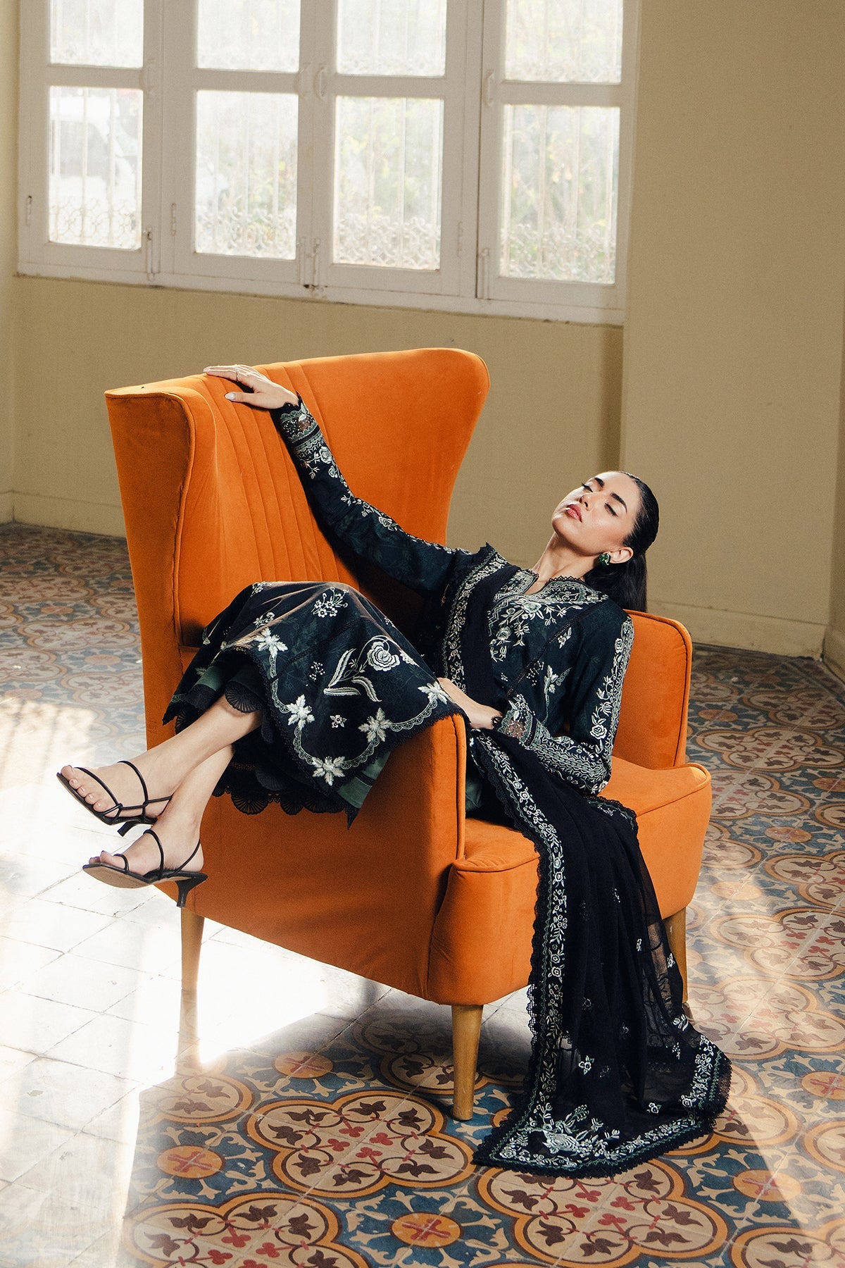 price Pakistani lawn suits online shopping